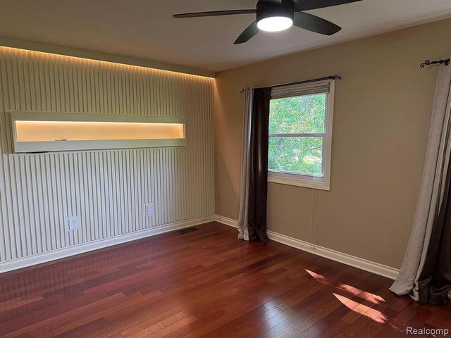 36157 Parklane Circle, Farmington Hills, MI 48335