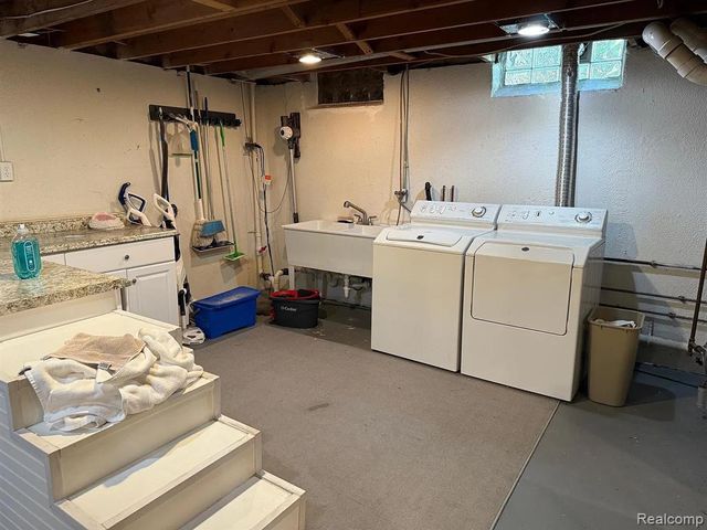 36157 Parklane Circle, Farmington Hills, MI 48335