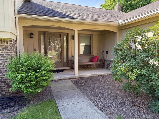 36157 Parklane Circle, Farmington Hills, MI 48335