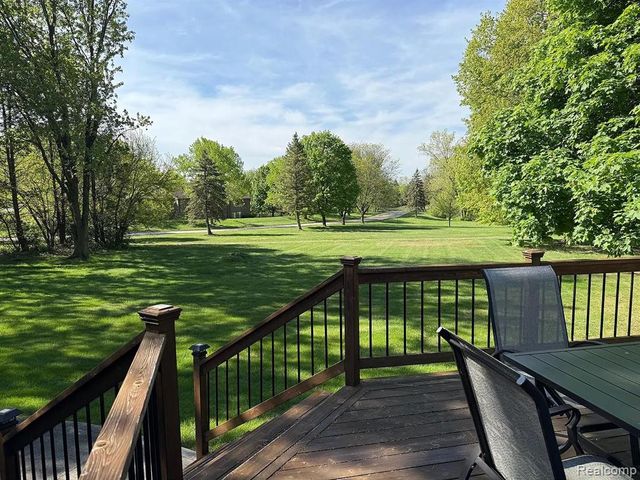 36157 Parklane Circle, Farmington Hills, MI 48335