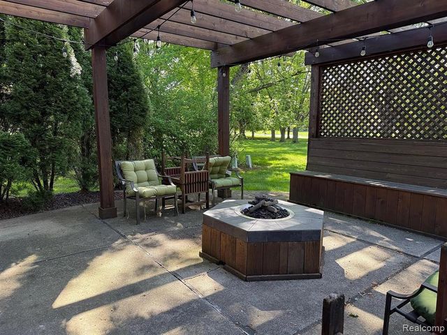 36157 Parklane Circle, Farmington Hills, MI 48335