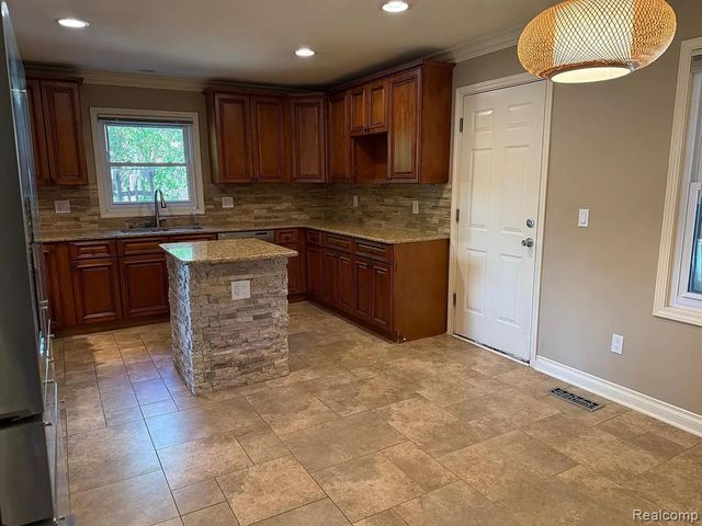 36157 Parklane Circle, Farmington Hills, MI 48335