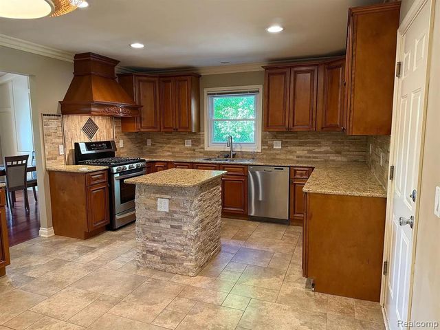36157 Parklane Circle, Farmington Hills, MI 48335