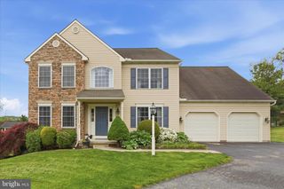 40 HUNTER DR, Elizabethtown, PA 17022