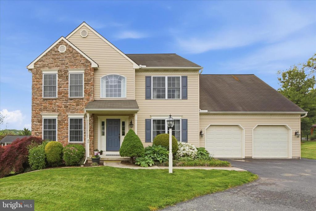 40 HUNTER DR, Elizabethtown, PA 17022