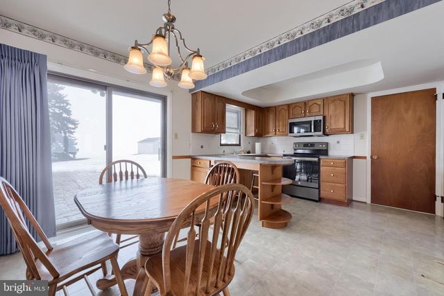 1235 LEBANON RD, Manheim, PA 17545