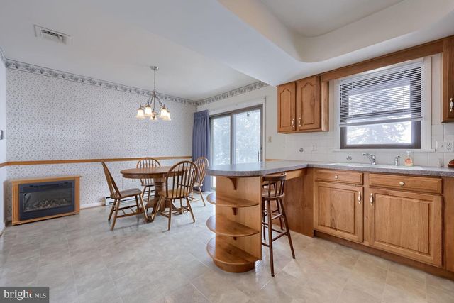 1235 LEBANON RD, Manheim, PA 17545