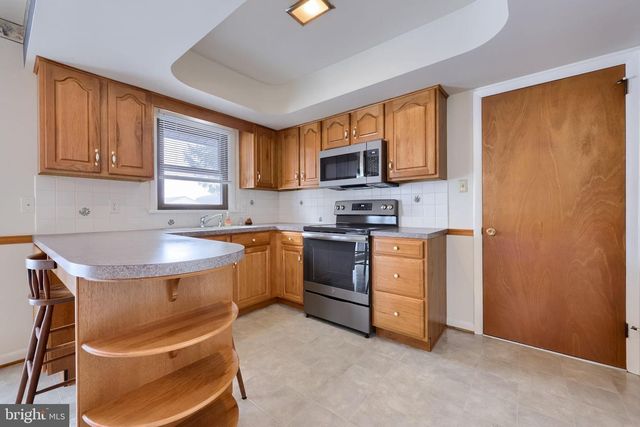 1235 LEBANON RD, Manheim, PA 17545