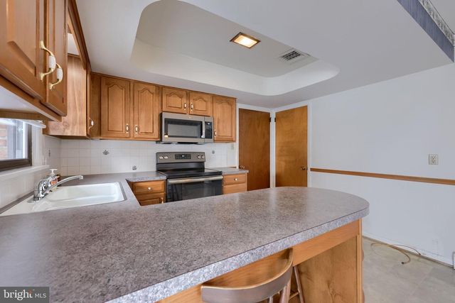 1235 LEBANON RD, Manheim, PA 17545