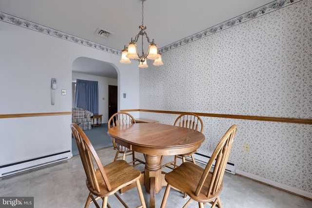 1235 LEBANON RD, Manheim, PA 17545