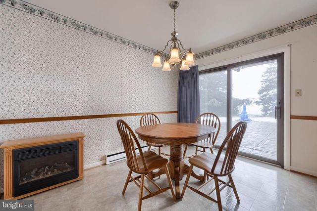 1235 LEBANON RD, Manheim, PA 17545