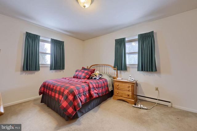 1235 LEBANON RD, Manheim, PA 17545