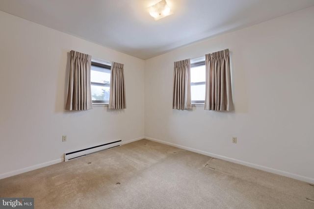 1235 LEBANON RD, Manheim, PA 17545