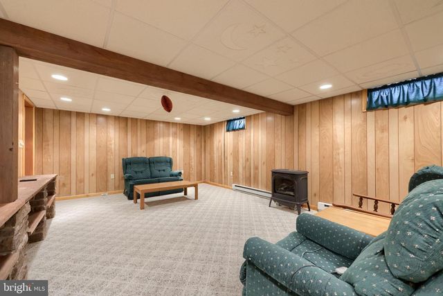 1235 LEBANON RD, Manheim, PA 17545