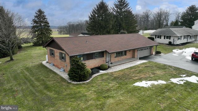 1235 LEBANON RD, Manheim, PA 17545