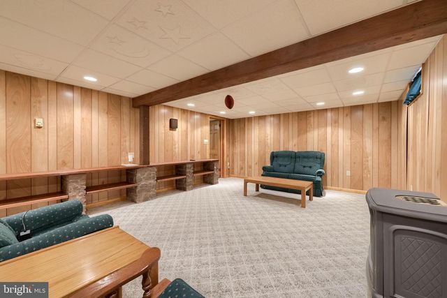 1235 LEBANON RD, Manheim, PA 17545