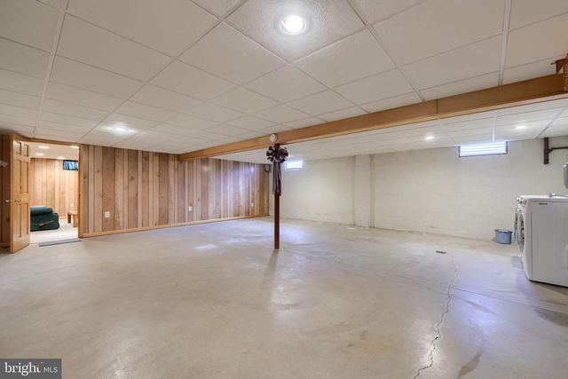 1235 LEBANON RD, Manheim, PA 17545