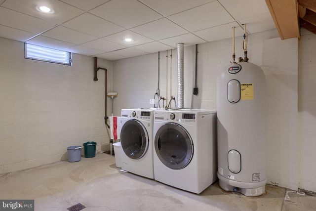 1235 LEBANON RD, Manheim, PA 17545