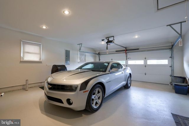 1235 LEBANON RD, Manheim, PA 17545