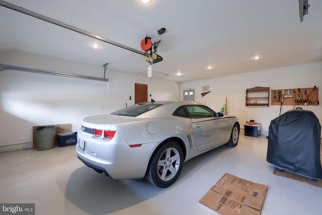 1235 LEBANON RD, Manheim, PA 17545