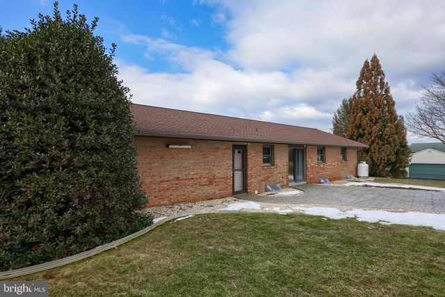 1235 LEBANON RD, Manheim, PA 17545