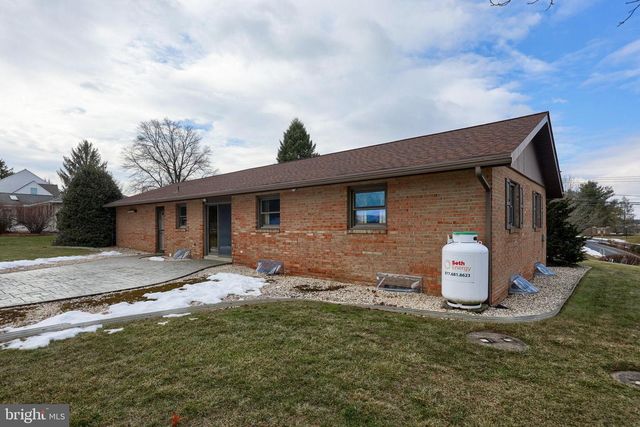 1235 LEBANON RD, Manheim, PA 17545