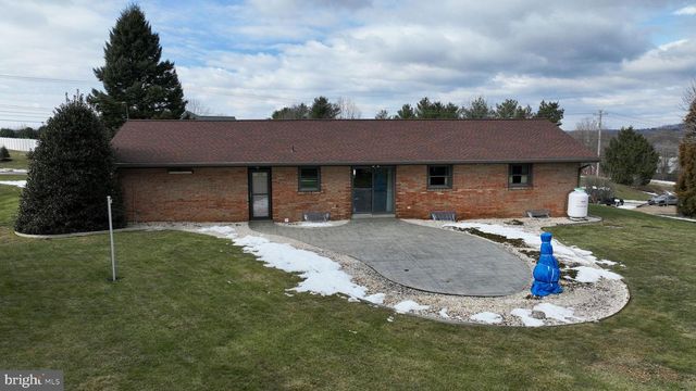 1235 LEBANON RD, Manheim, PA 17545