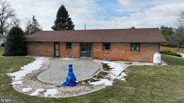 1235 LEBANON RD, Manheim, PA 17545