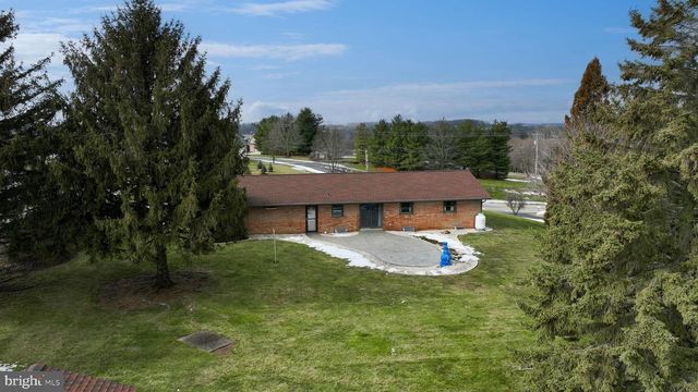1235 LEBANON RD, Manheim, PA 17545