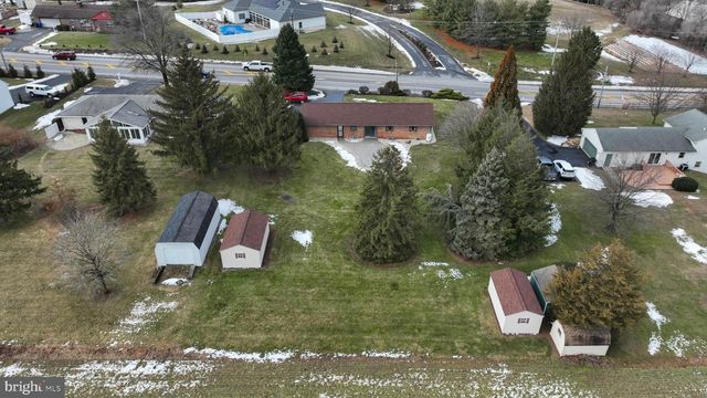 1235 LEBANON RD, Manheim, PA 17545