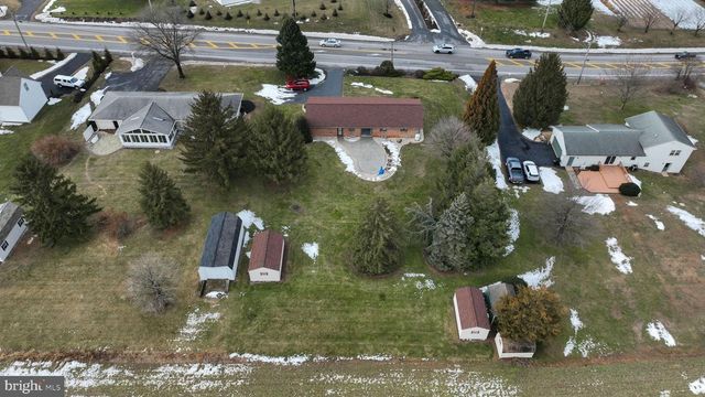 1235 LEBANON RD, Manheim, PA 17545