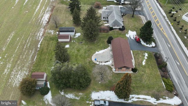 1235 LEBANON RD, Manheim, PA 17545