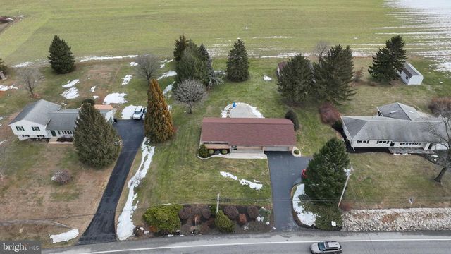 1235 LEBANON RD, Manheim, PA 17545