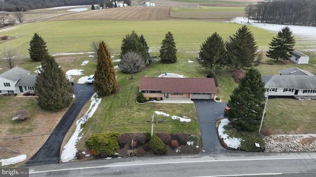 1235 LEBANON RD, Manheim, PA 17545