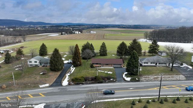 1235 LEBANON RD, Manheim, PA 17545