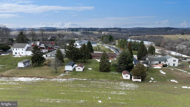 1235 LEBANON RD, Manheim, PA 17545