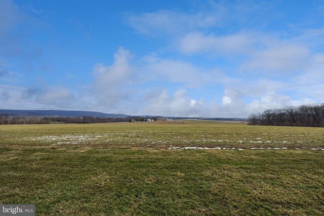 1235 LEBANON RD, Manheim, PA 17545