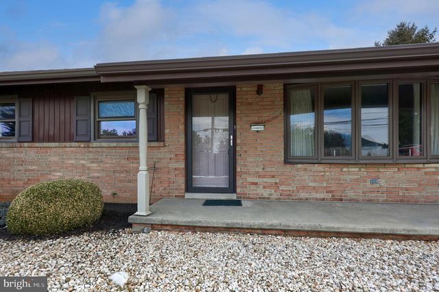 1235 LEBANON RD, Manheim, PA 17545