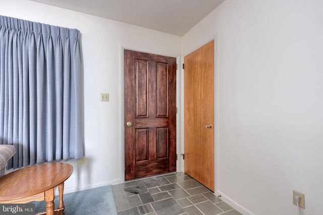 1235 LEBANON RD, Manheim, PA 17545