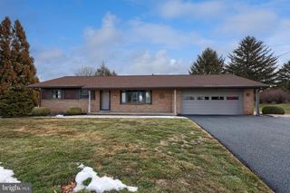 1235 LEBANON RD, Manheim, PA 17545