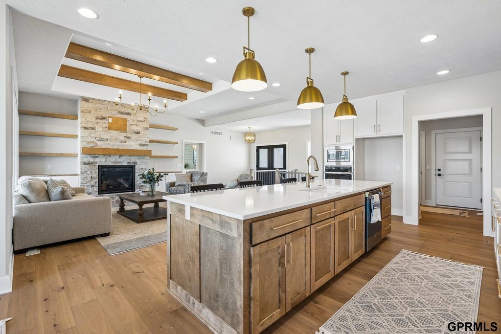21512 E Circle, Omaha, NE 68022