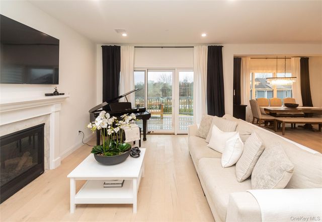 21 Wildwood Drive, Rock Tavern, NY 12575