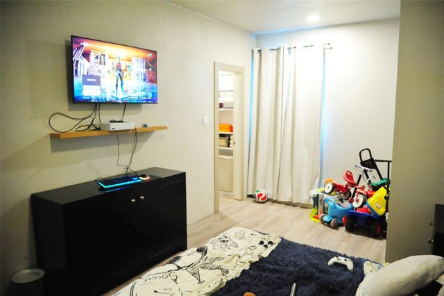 46 Road 5240, Cleveland, TX 77327