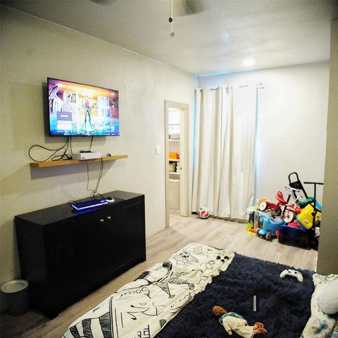 46 Road 5240, Cleveland, TX 77327