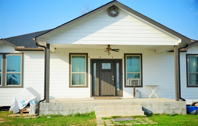 46 Road 5240, Cleveland, TX 77327