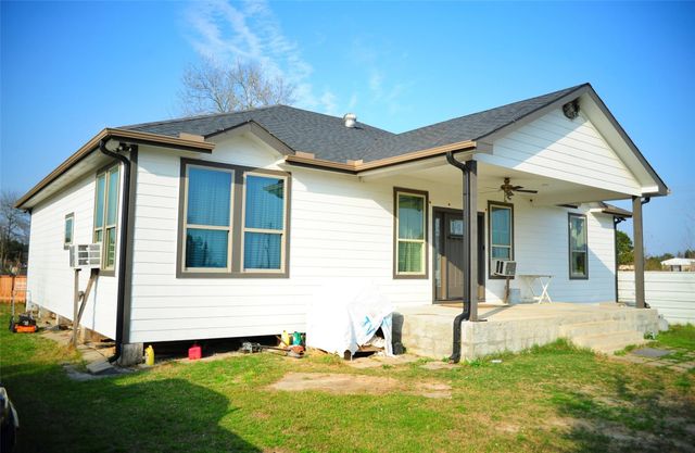 46 Road 5240, Cleveland, TX 77327