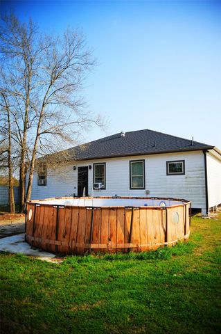 46 Road 5240, Cleveland, TX 77327