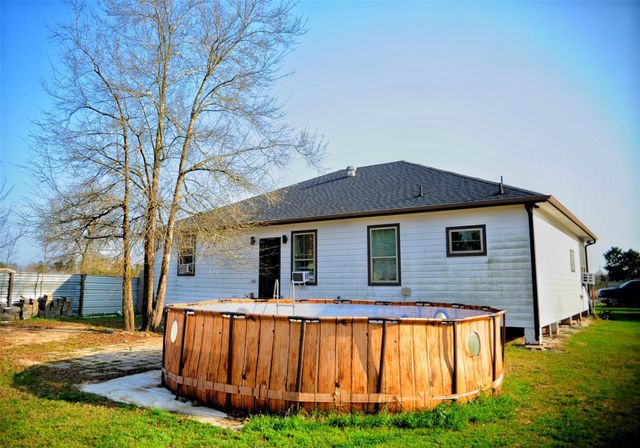 46 Road 5240, Cleveland, TX 77327