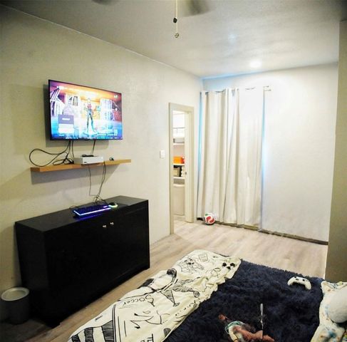 46 Road 5240, Cleveland, TX 77327