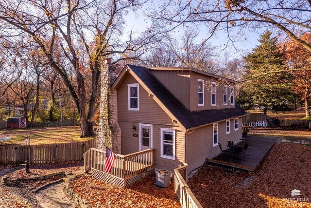 1015 Ivy Lane, Manhattan, KS 66502